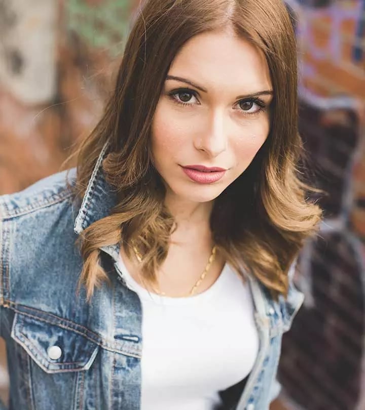 Collarbone Wavy Blowout Brown Highlights — Simple Shoulder Length Haircuts