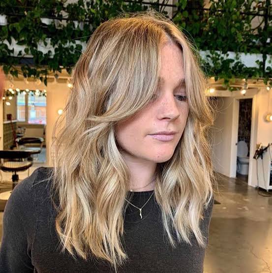 Collarbone Layers Blonde Highlights Waves, Side — Simple Shoulder Length Haircuts