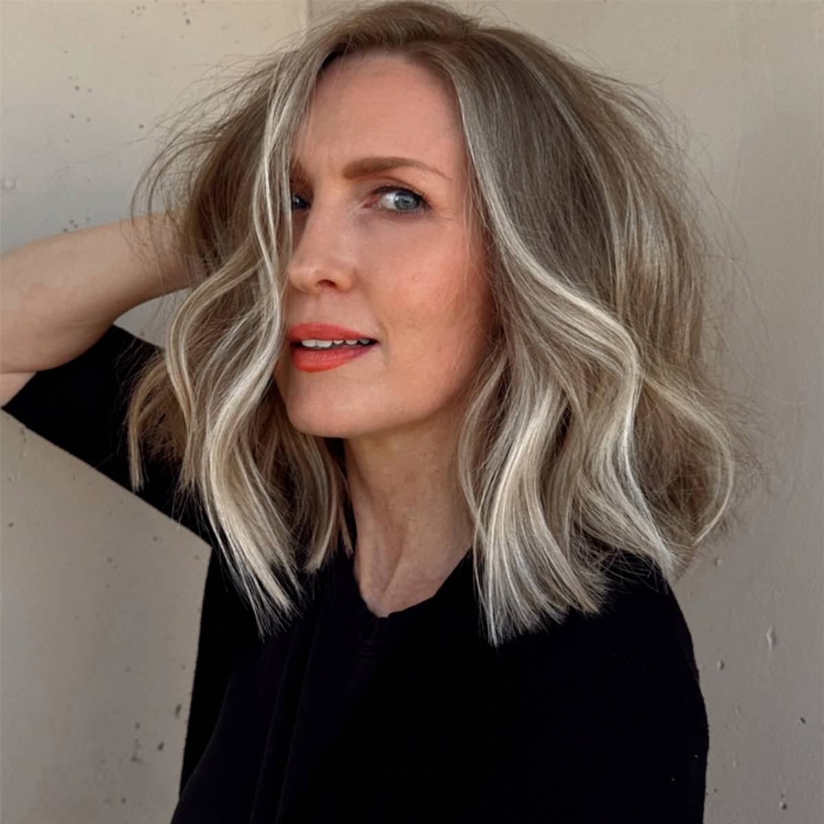Collarbone Layers Heavy Blonde Highlights — Simple Shoulder Length Haircuts