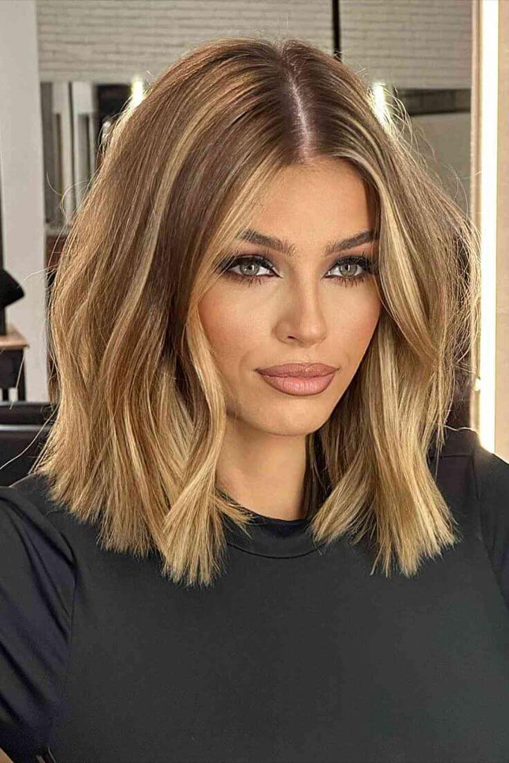 Collarbone Waves With Blonde Highlights — Simple Shoulder Length Haircuts