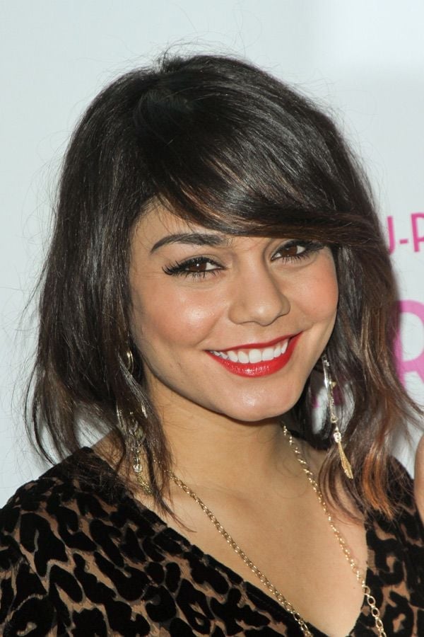 Dark Brown Bob With Soft Waves And Side Bangs — Simple Side Swept Bangs