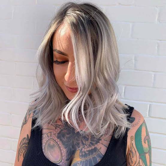 Collarbone Lob With Ash Blonde Base And Silver Highlights — Simple Silver Highlights