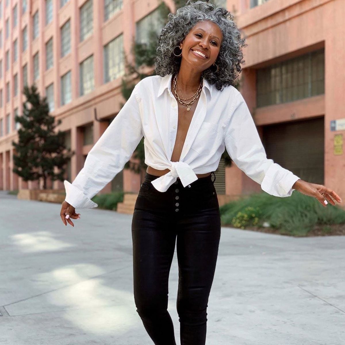 Black Coated Skinny Jeans with a Blazer and Scarf — Simple Skinny Jeans Outfits