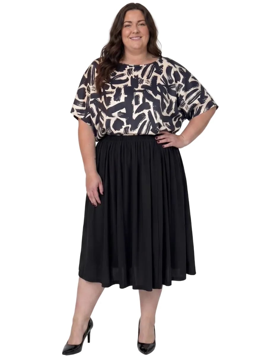 Black Pleated Midi Skirt with Abstract Print Top — Simple Skirt Outfit Plus Size