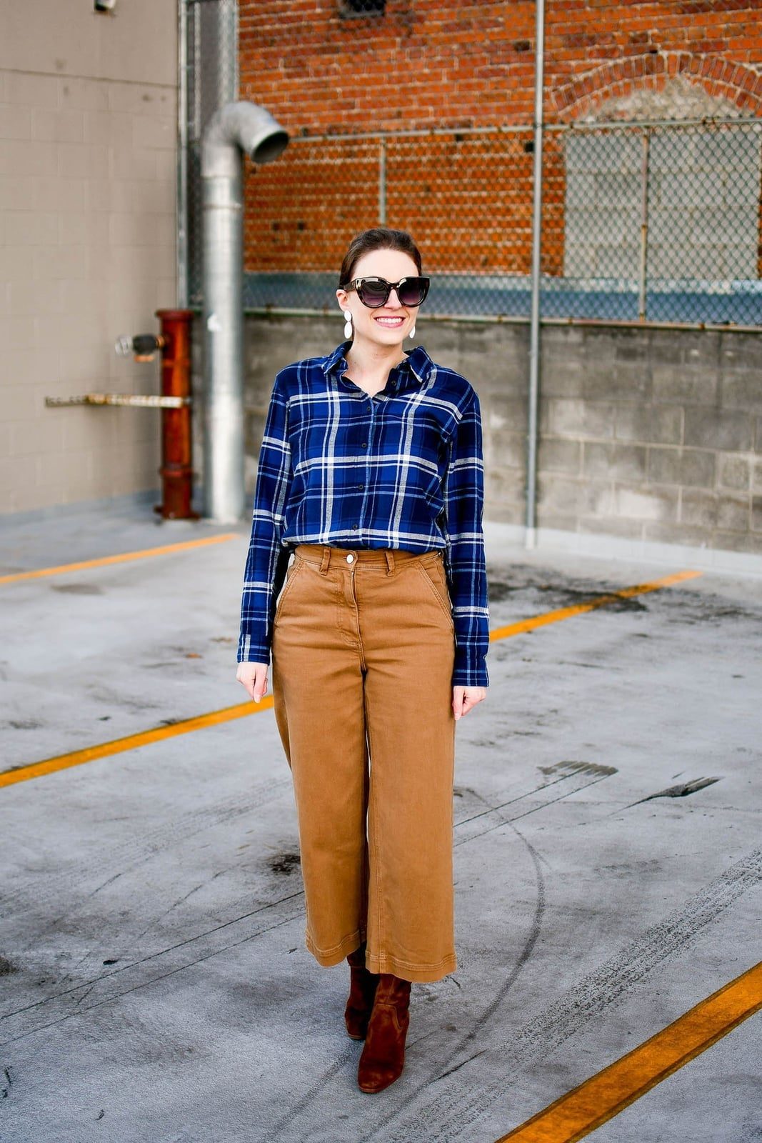 Blue Plaid Flannel Shirt With Brown Trousers Blue Plaid Flannel Shirt With Brown Trousers — Simple Smart Casual Outfits