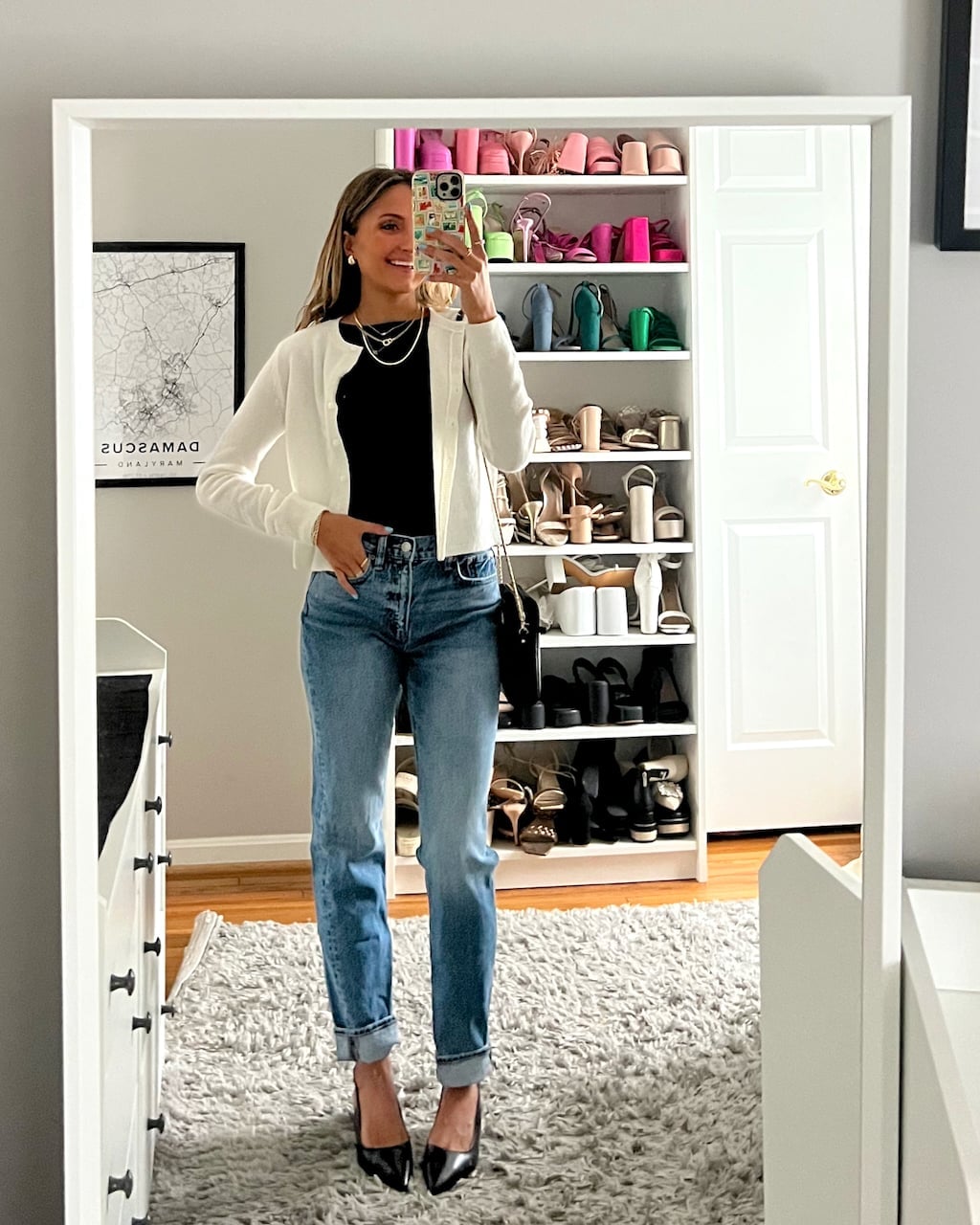 White Cardigan Over Black Top With Jeans White Cardigan Over Black Top With Jeans — Simple Smart Casual Outfits