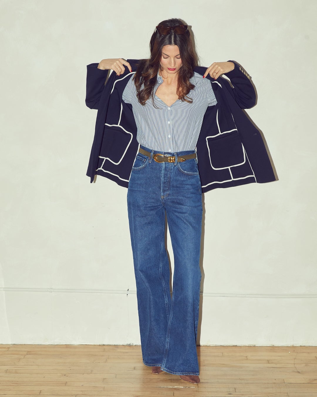 Navy Blazer With Striped Shirt and Wide Jeans Navy Blazer With Striped Shirt and Wide Jeans — Simple Smart Casual Outfits
