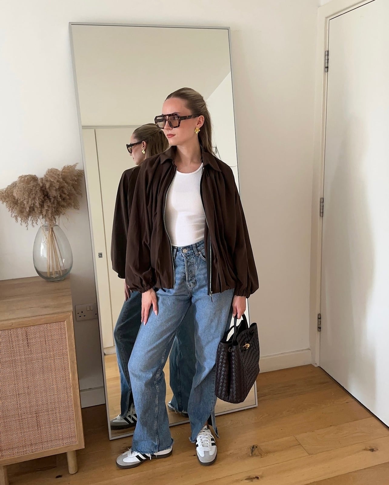 Brown Bomber Jacket With Wide-Leg Jeans Brown Bomber Jacket With Wide-Leg Jeans — Simple Smart Casual Outfits