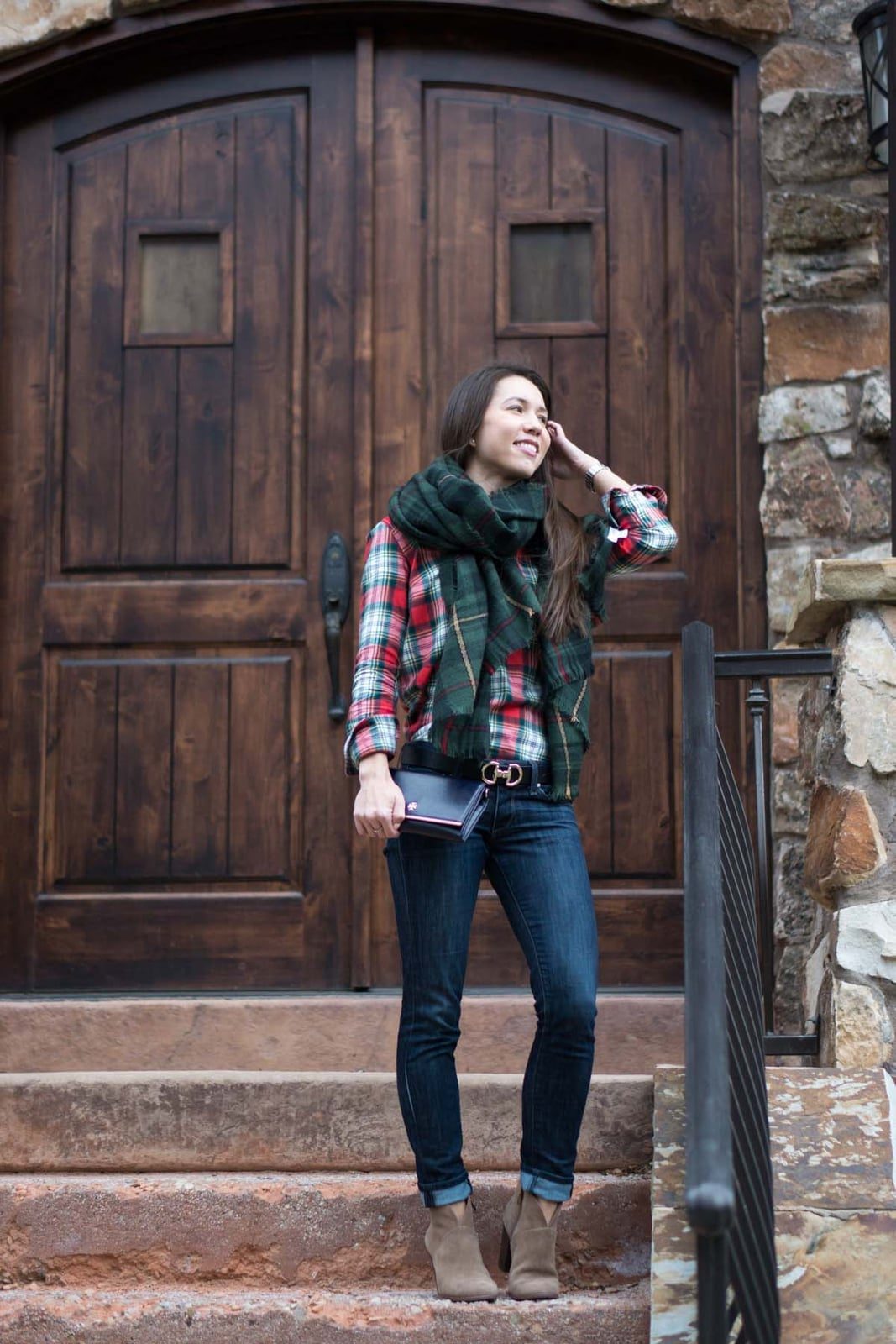 Plaid Shirt With Fitted Jeans And Scarf Plaid Shirt With Fitted Jeans And Scarf — Simple Smart Casual Outfits