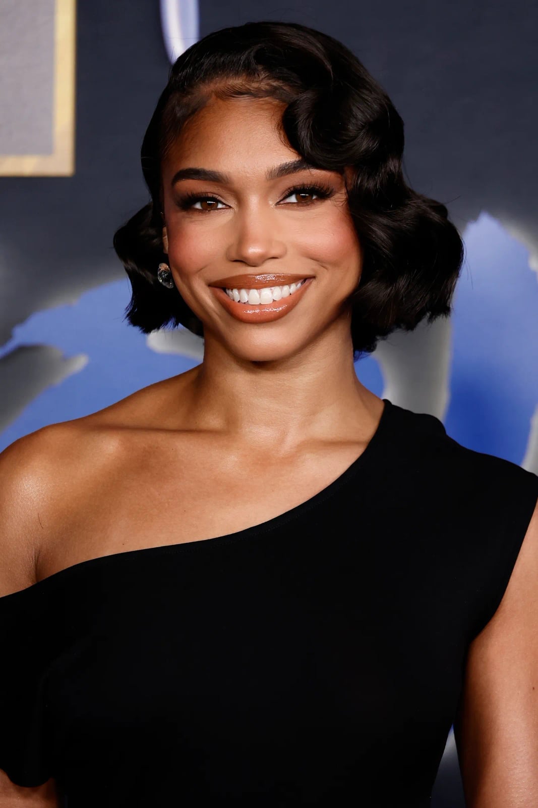 Ear Length Dark Brown Sculpted Waves Ear Length Dark Brown Sculpted Waves — Simple Soft Curls