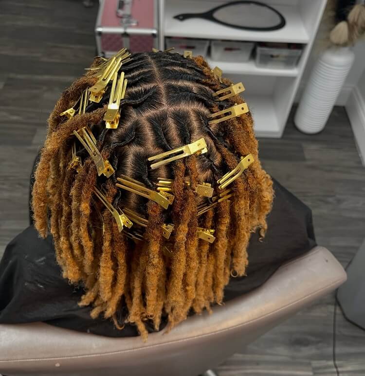 Shoulder Length Brown and Blonde Locs Retwisting Shoulder Length Brown and Blonde Locs Retwisting — Simple Starter Locs