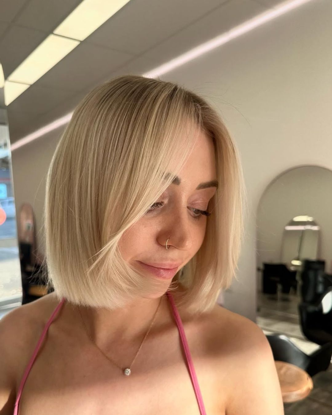 Ash Blonde Collarbone Bob With Side Swept Bangs Ash Blonde Collarbone Bob With Side Swept Bangs — Simple Straight Hair Haircuts