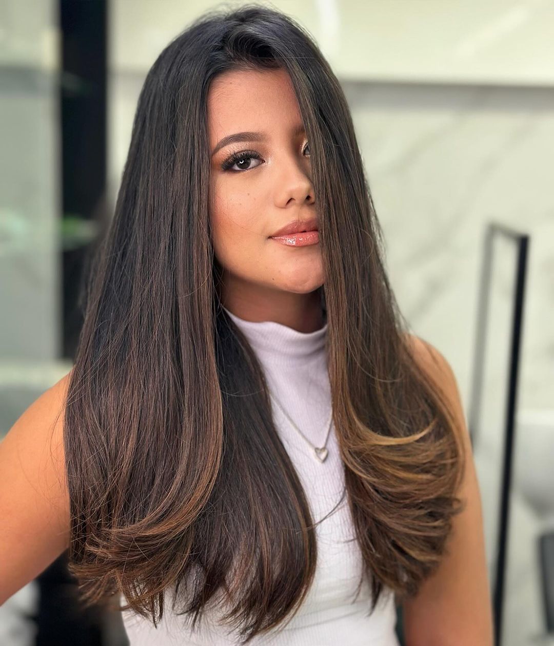 Side Parted Mid-Back Layers With Balayage Side Parted Mid-Back Layers With Balayage — Simple Straight Hair Haircuts