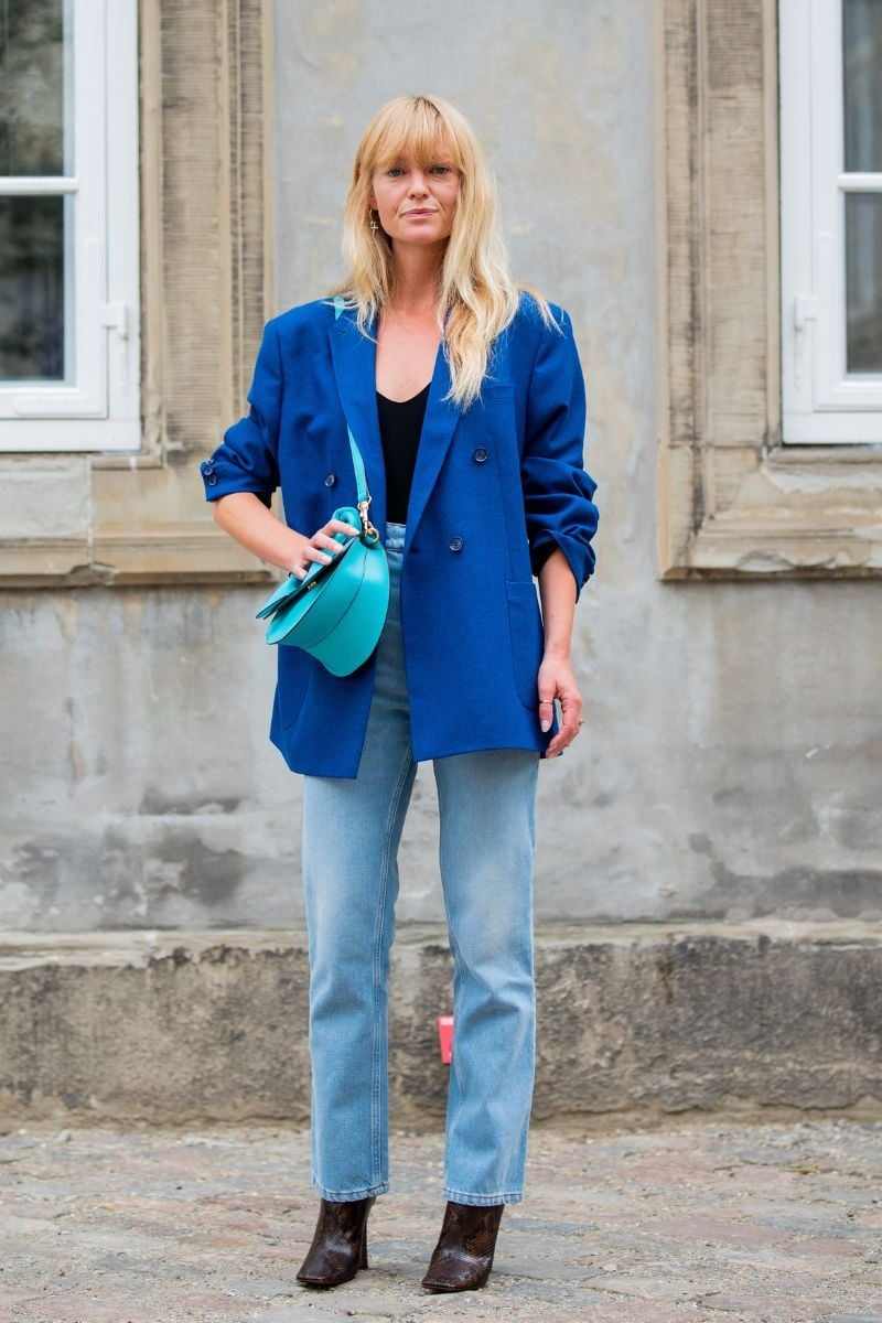 Light Wash Straight Leg Jeans with Royal Blue Blazer Light Wash Straight Leg Jeans with Royal Blue Blazer — Simple Straight Leg Jeans Outfits