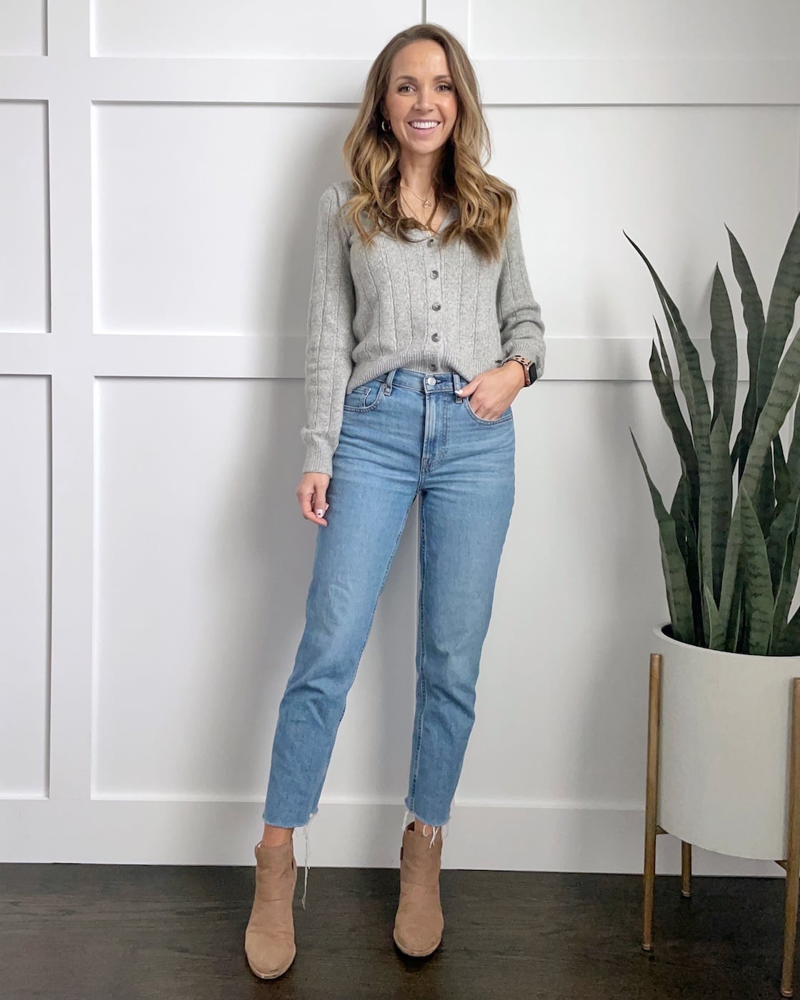 Light Blue Straight Leg Jeans with Grey Cardigan Light Blue Straight Leg Jeans with Grey Cardigan — Simple Straight Leg Jeans Outfits