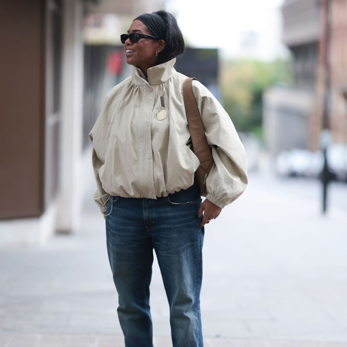 Light Wash Straight Leg Jeans with Oversized Beige Jacket Light Wash Straight Leg Jeans with Oversized Beige Jacket — Simple Straight Leg Jeans Outfits