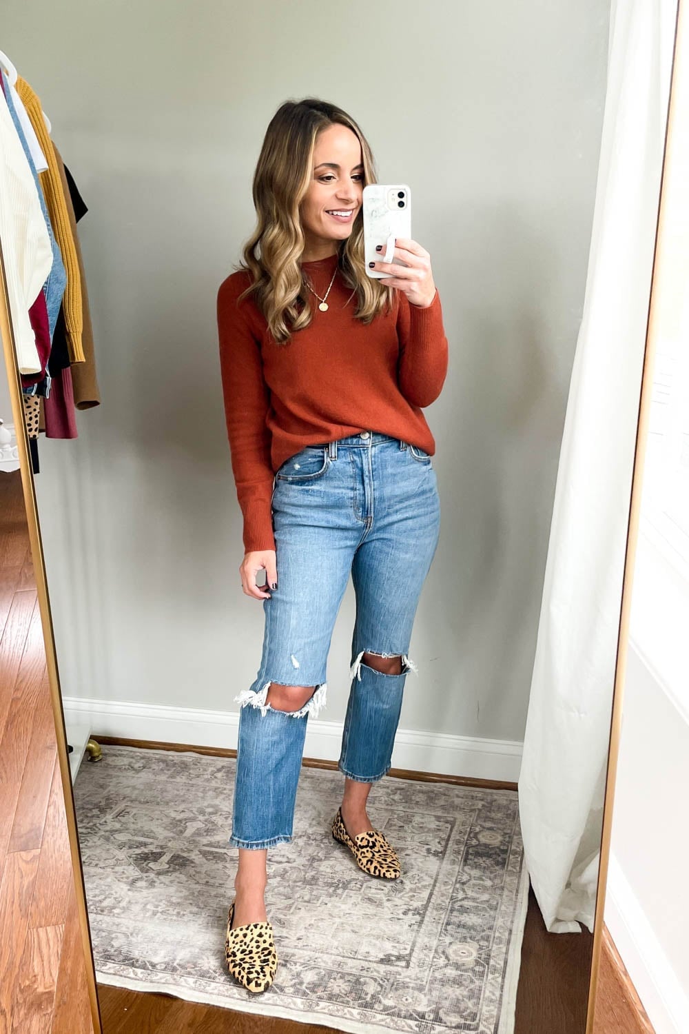 Blue Denim Straight Leg Jeans with Orange Sweater Blue Denim Straight Leg Jeans with Orange Sweater — Simple Straight Leg Jeans Outfits