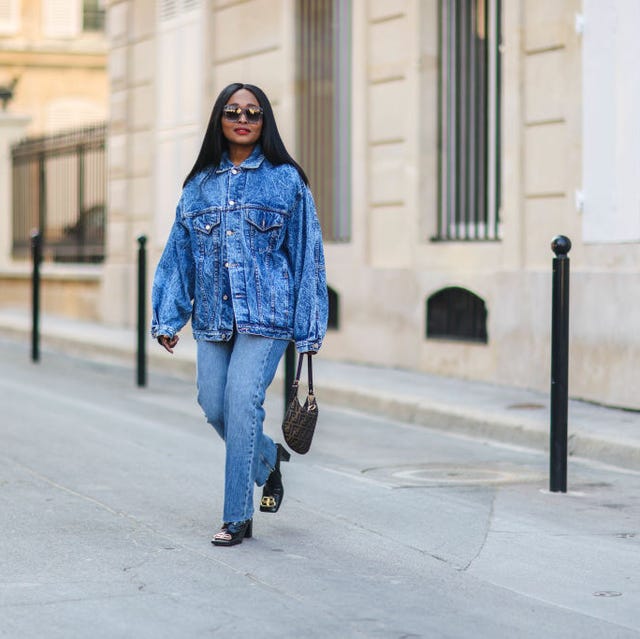 Light Wash Straight Leg Jeans in a Denim-on-Denim Look Light Wash Straight Leg Jeans in a Denim-on-Denim Look — Simple Straight Leg Jeans Outfits