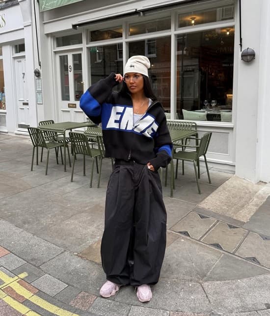 Cropped Hoodie With Baggy Pants Cropped Hoodie With Baggy Pants — Simple Streetwear Style
