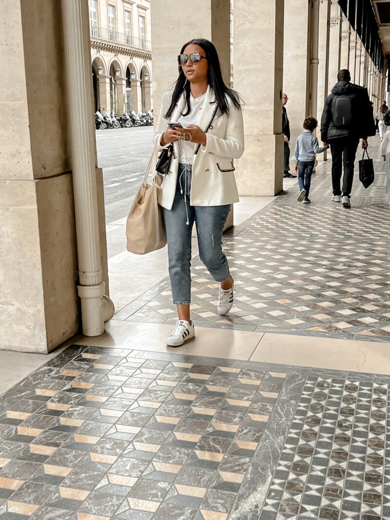 White Blazer With Black Trim And Blue Jeans White Blazer With Black Trim And Blue Jeans — Simple Streetwear Style