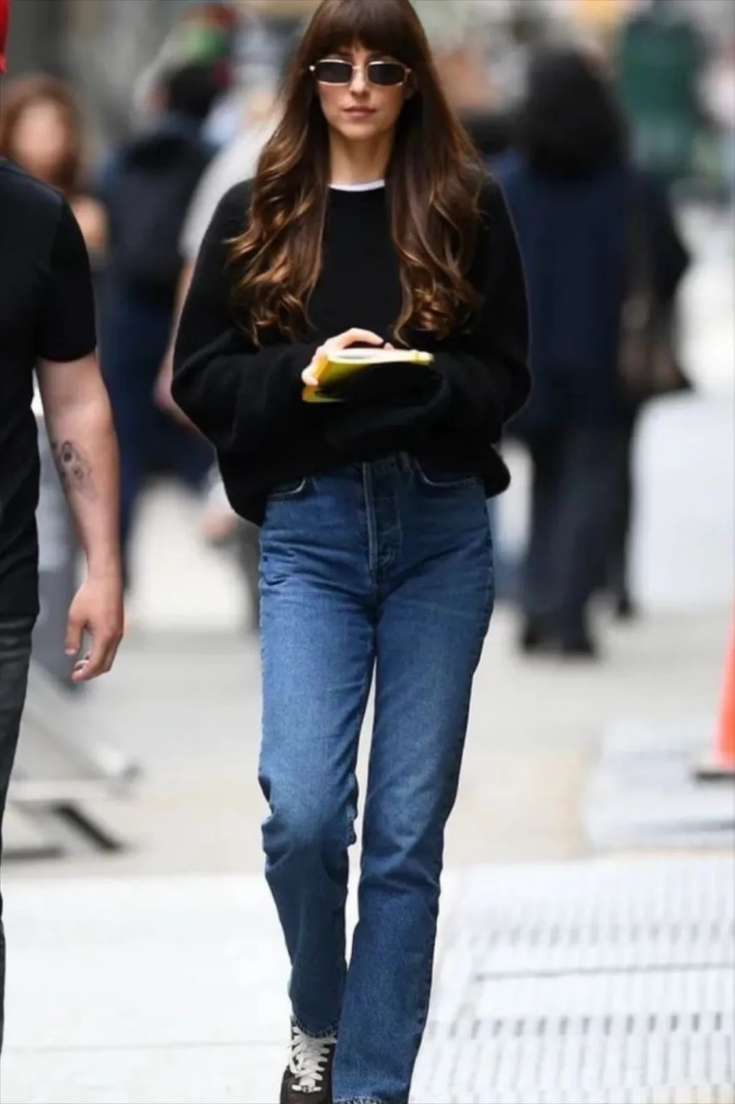 Black Crewneck Sweater with Straight Leg Jeans Black Crewneck Sweater with Straight Leg Jeans — Simple Style Inspo