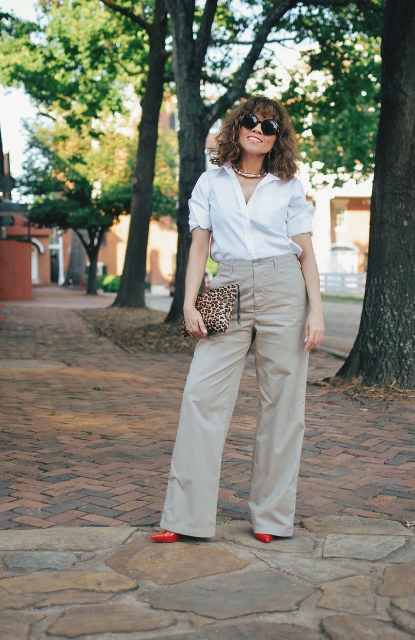 Tan Wide-Leg Trousers with a White Button-Down Shirt and Red Heels Tan Wide-Leg Trousers with a White Button-Down Shirt and Red Heels — Simple Tan Pants Outfits
