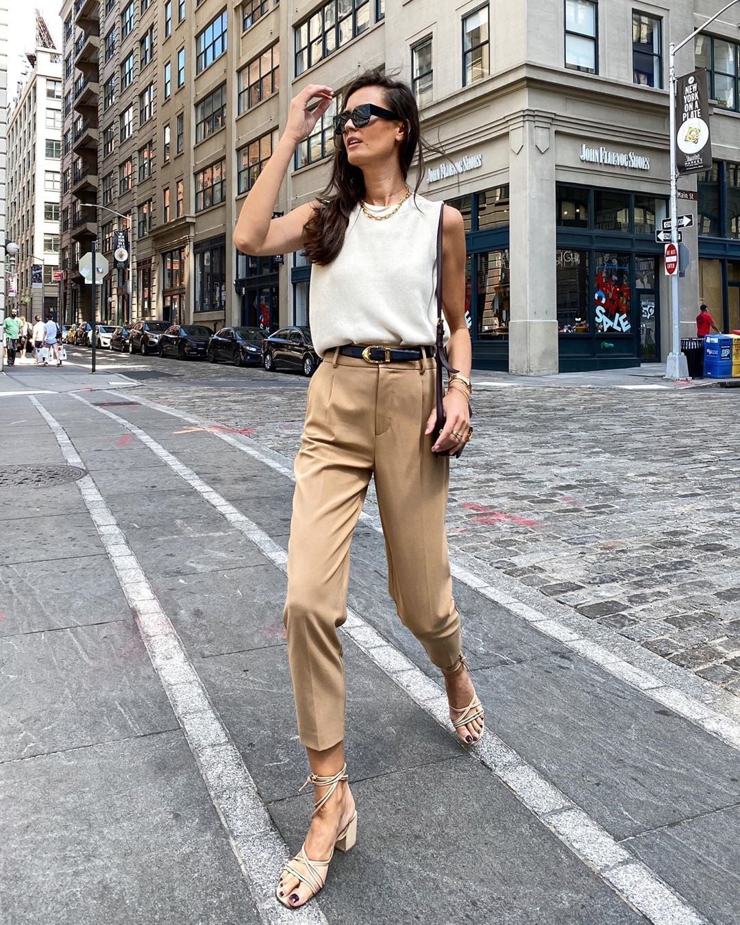 Wide-leg High-Waist Tan Trousers with a Denim Jacket Wide-leg High-Waist Tan Trousers with a Denim Jacket — Simple Tan Pants Outfits