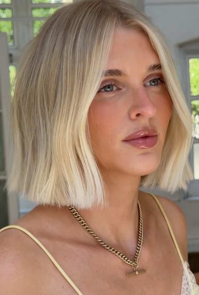 Collarbone Bob With Voluminous Blowout Collarbone Bob With Voluminous Blowout — Simple Textured Bob