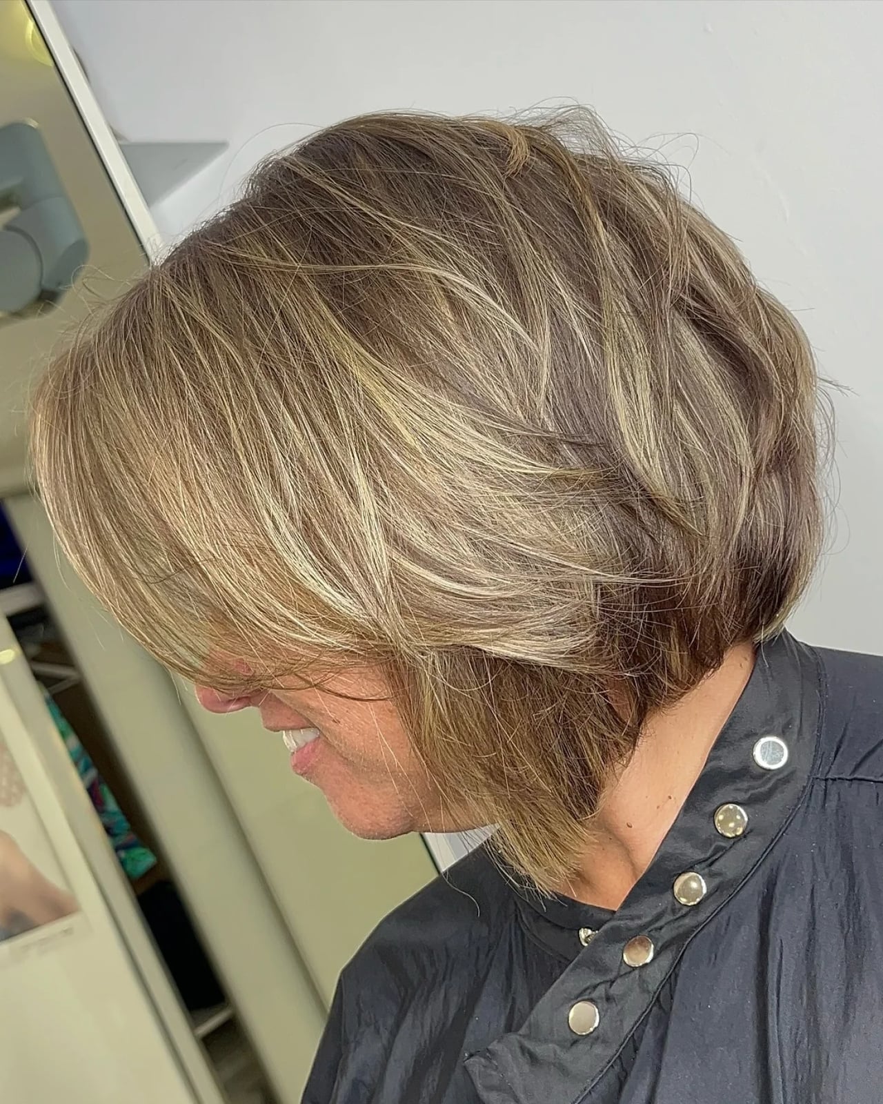 Mid-Back Ash Blonde Layers With Curtain Bangs, Wavy — Simple Thinning Hairstyles