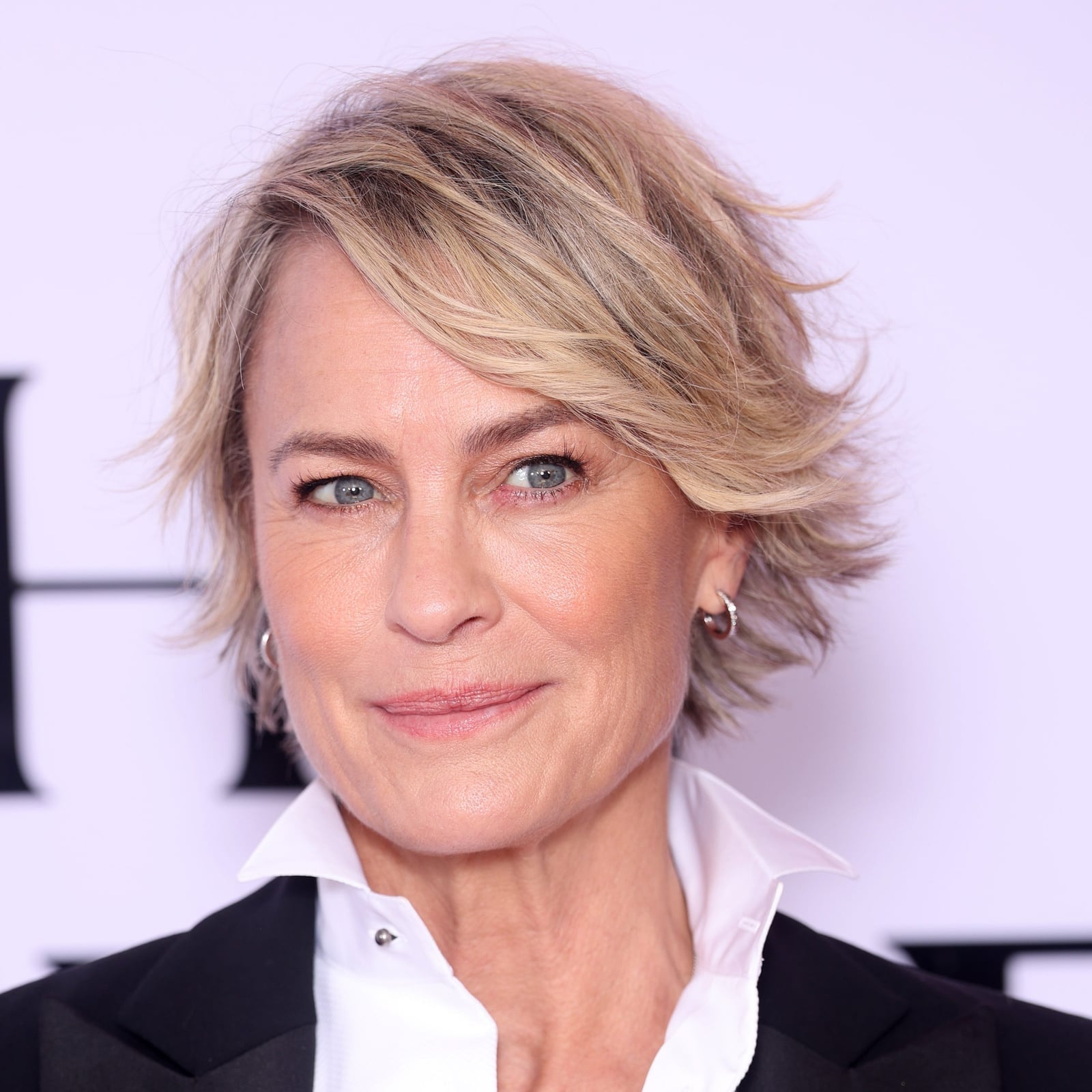 Short Blonde Layers With Textured Fringe — Simple Thinning Hairstyles