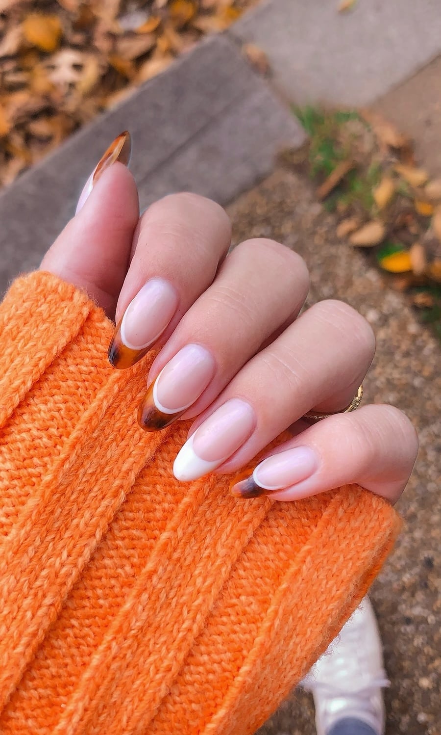 Almond Tortoise French Fall Accent, миндаль — Simple Tortoise Nails