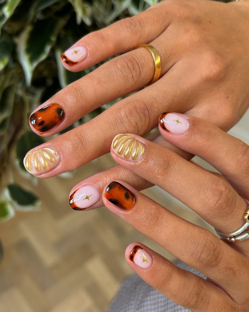 Short Oval Tortoise With Shell Art — Simple Tortoise Nails