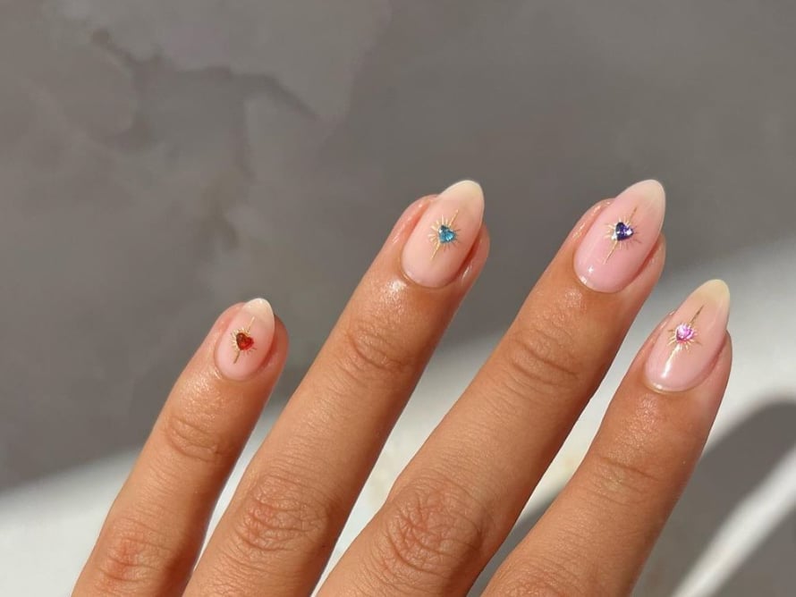 Heart Gem Medium Oval Nails — Simple Trending Nails
