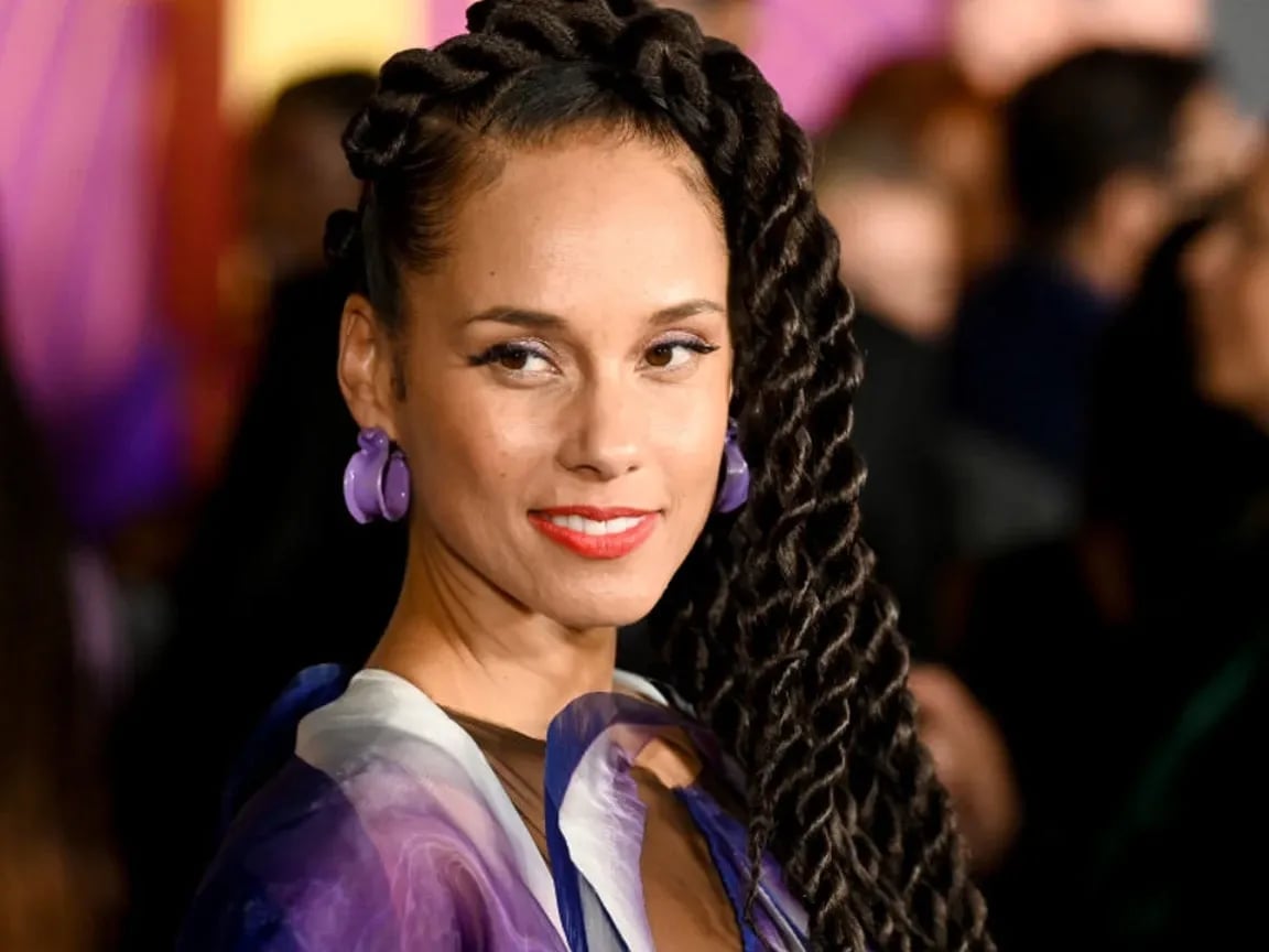 Mid-Back Twists In A Side Ponytail Mid-Back Twists In A Side Ponytail — Simple Two Strand Twists