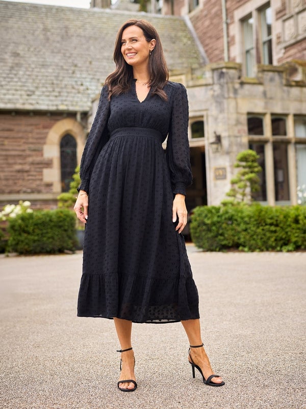Elegant Black Long Sleeve Midi Dress with Swiss Dot Texture Elegant Black Long Sleeve Midi Dress with Swiss Dot Texture — Simple V Neck Dress