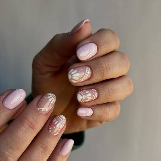 Nude Pink Short Oval Nails With White Lace Art Nude Pink Short Oval Nails With White Lace Art — Simple Vintage Nails