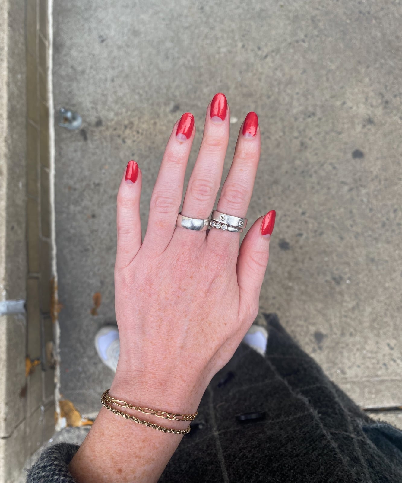 Nude and White Half Moon Short Oval Nails Nude and White Half Moon Short Oval Nails — Simple Vintage Nails