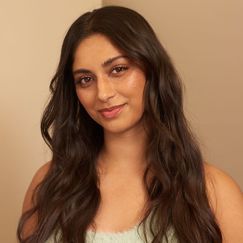Mid-Back Layers With Air Dried Waves and Curtain Bangs Mid-Back Layers With Air Dried Waves and Curtain Bangs — Simple Voluminous Hair