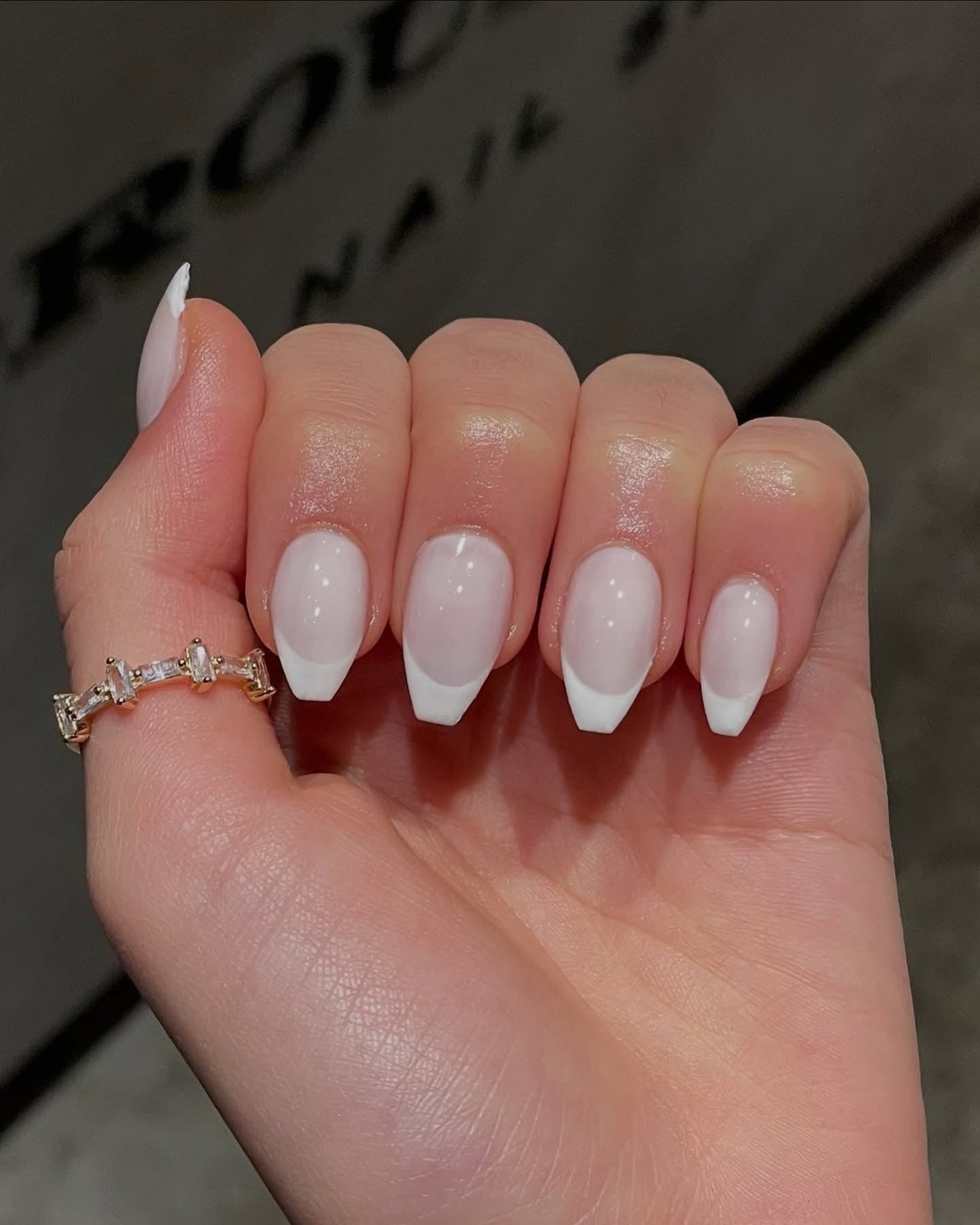 Short Oval Square Nails Refined White French, Glossy — Simple White French Tip Nails