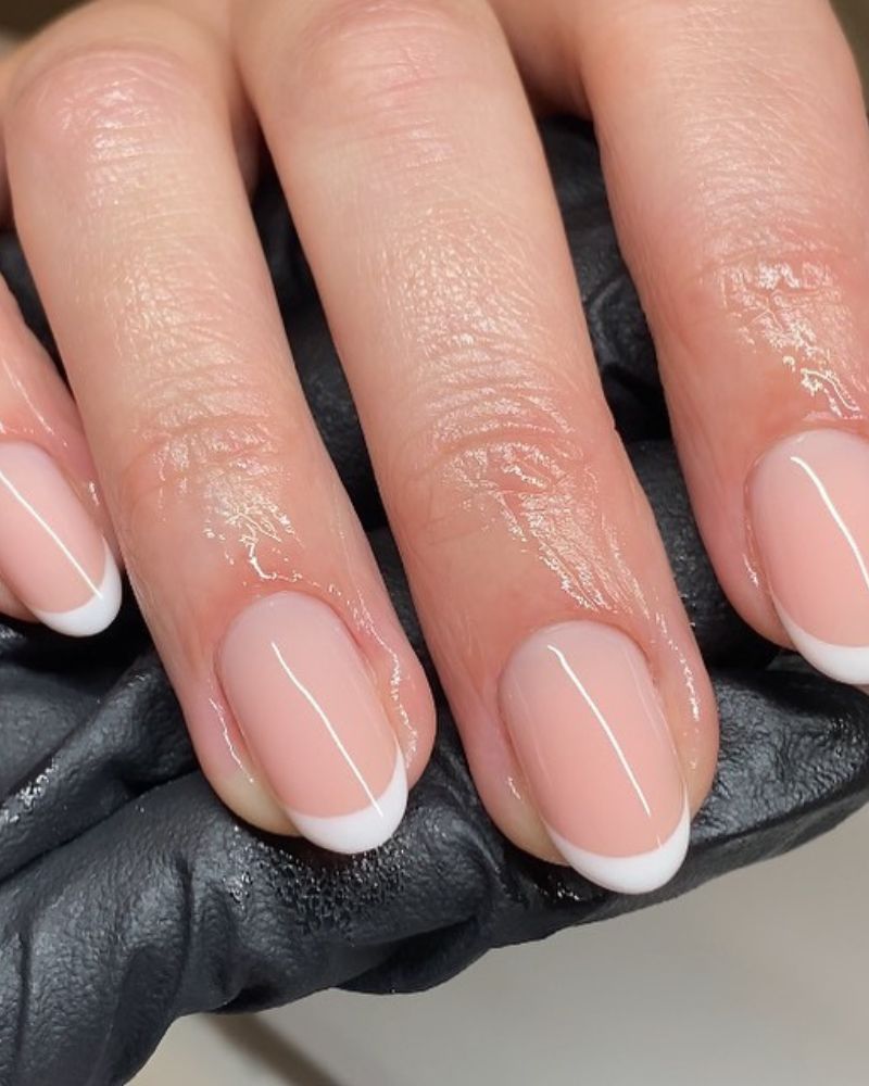Medium Almond Nails Glossy White French With нюдовая база — Simple White French Tip Nails