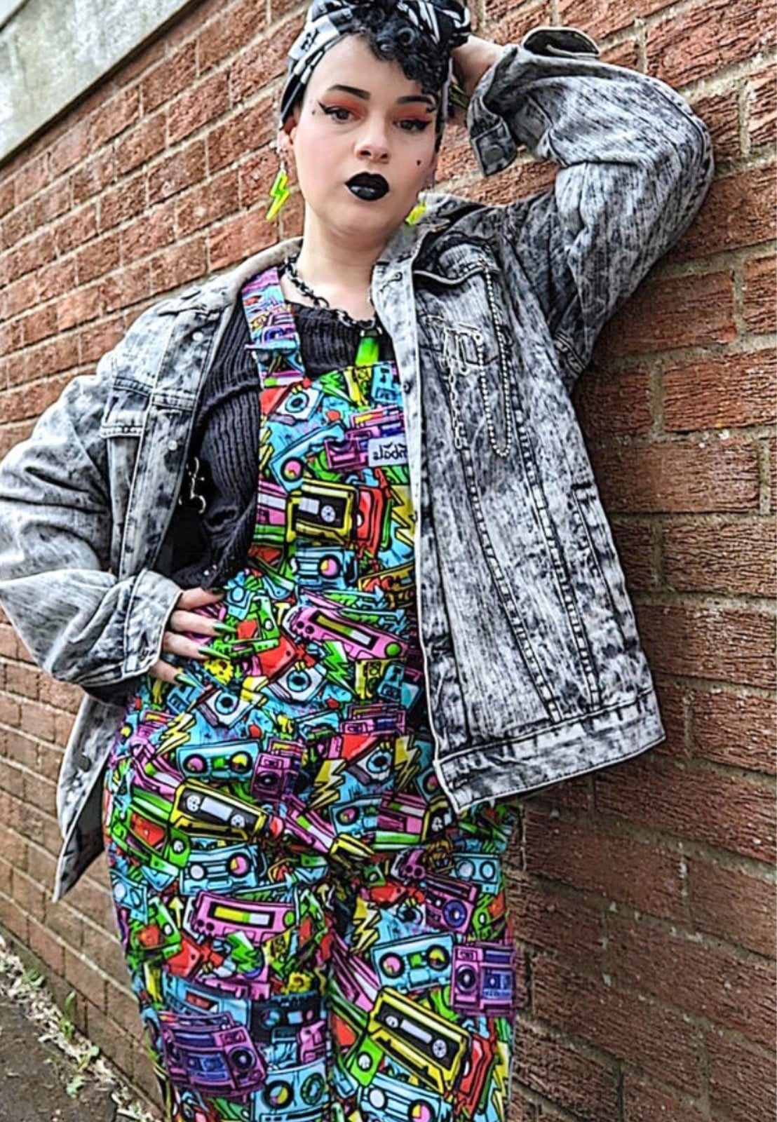 Acid Wash Denim Jacket With Graphic Overalls and Headscarf — Trendy 80s Outfits