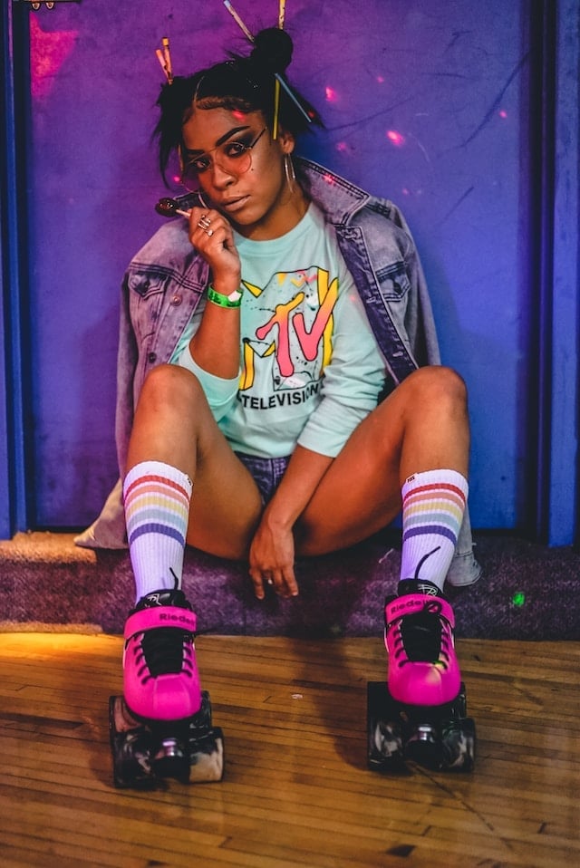 MTV T-shirt with Denim Shorts and Roller Skates — Trendy 80s Party Outfit