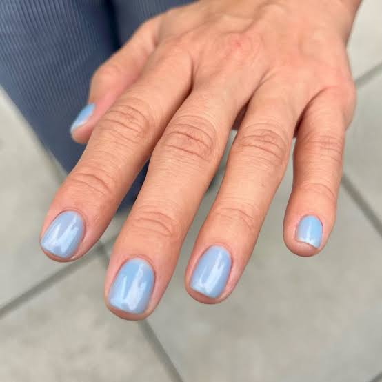 Iridescent Blue-Green Chrome Short Square Nails — Trendy Baby Blue Nails