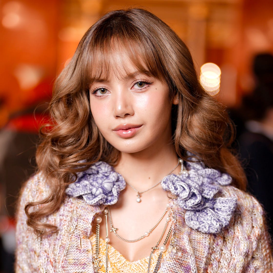 Collarbone Honey Blonde Butterfly Cut With Curtain Bangs Collarbone Honey Blonde Butterfly Cut With Curtain Bangs — Trendy Bangs Style