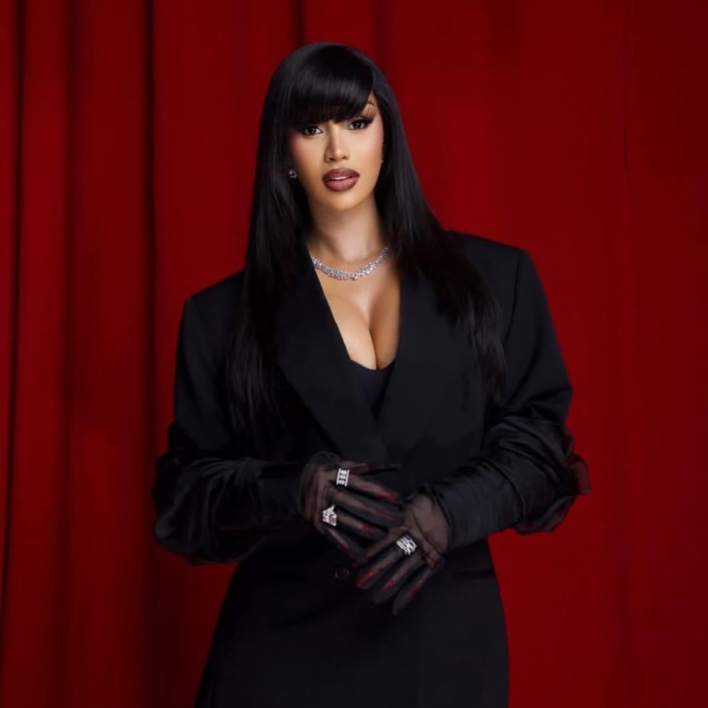 Mid-Back Black Hair With Blunt Bangs Mid-Back Black Hair With Blunt Bangs — Trendy Bangs Style