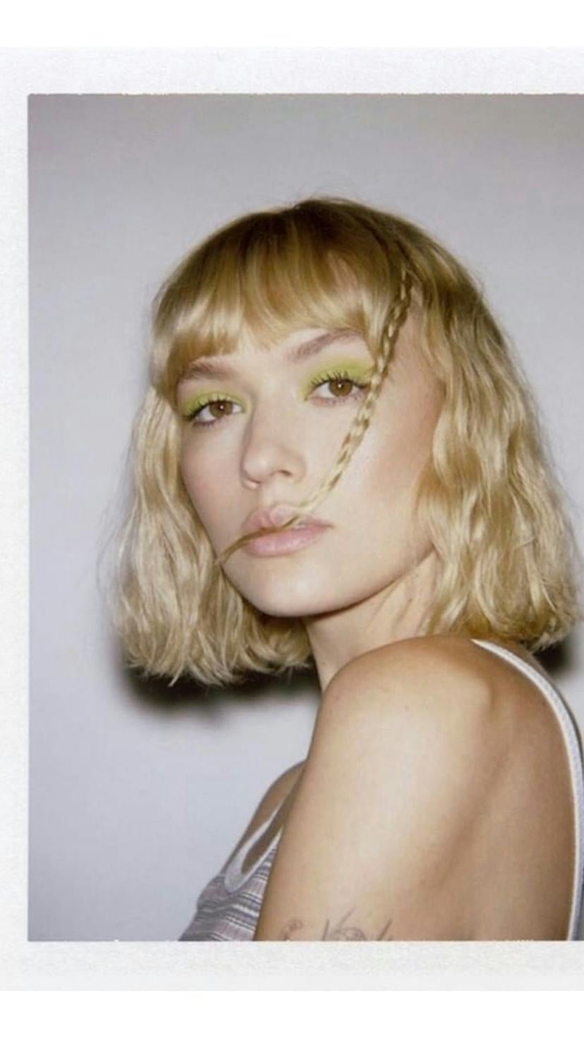 Collarbone Ash Blonde Bob With Full Fringe Collarbone Ash Blonde Bob With Full Fringe — Trendy Bangs Style