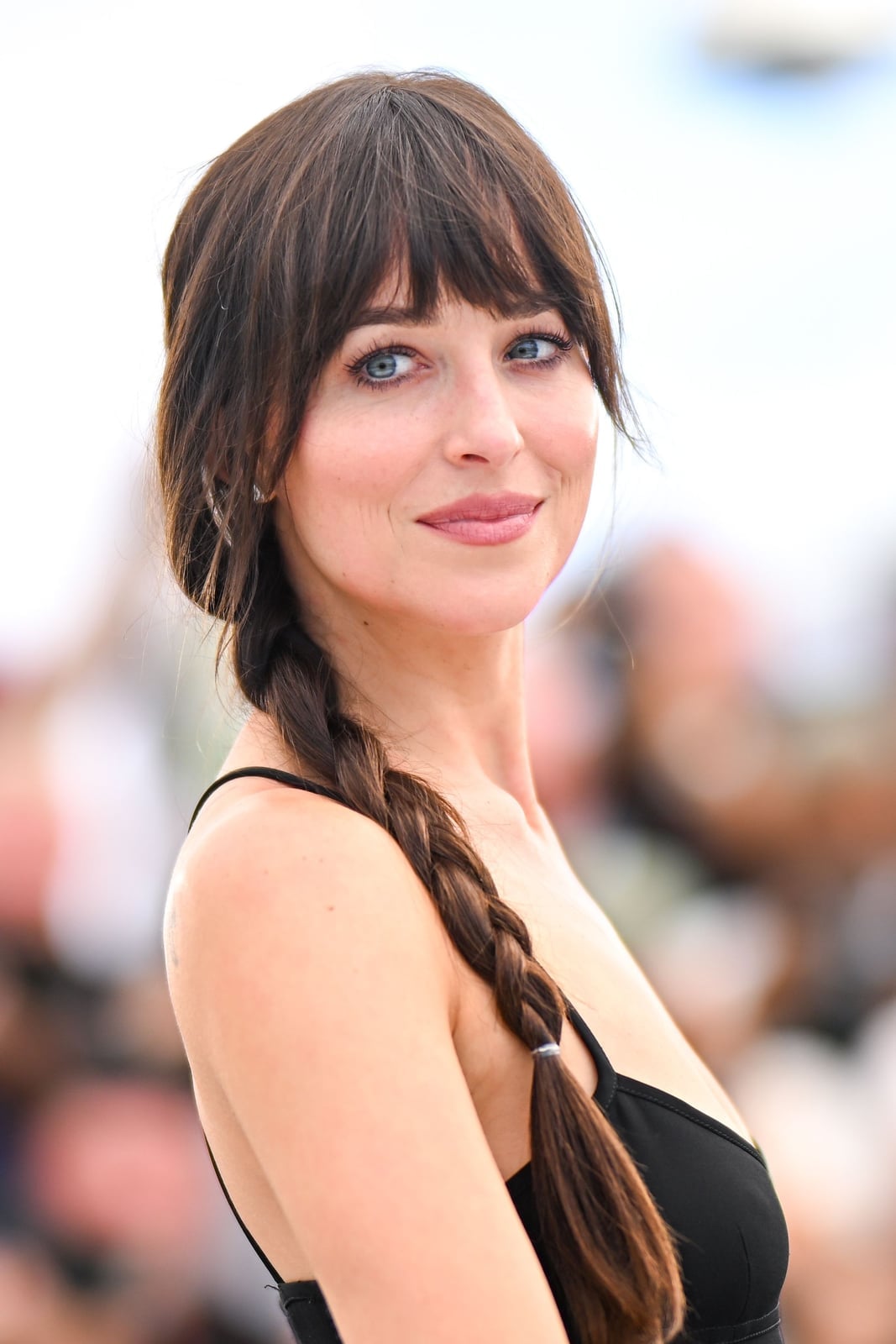 Mid-Back Dark Brown Braid With Side Swept Bangs Mid-Back Dark Brown Braid With Side Swept Bangs — Trendy Bangs Style