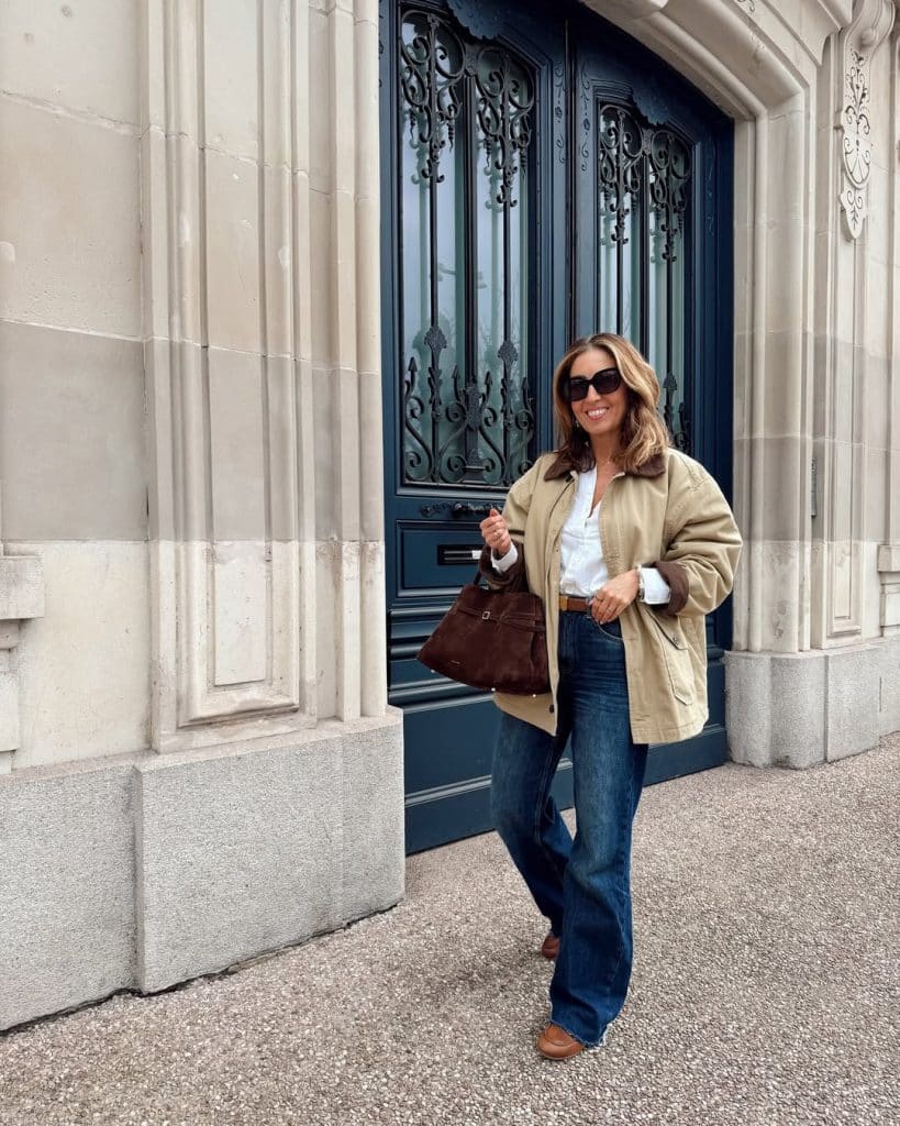Tan Barn Jacket With White Shirt And Dark Wash Jeans — Trendy Barn Jacket Outfit