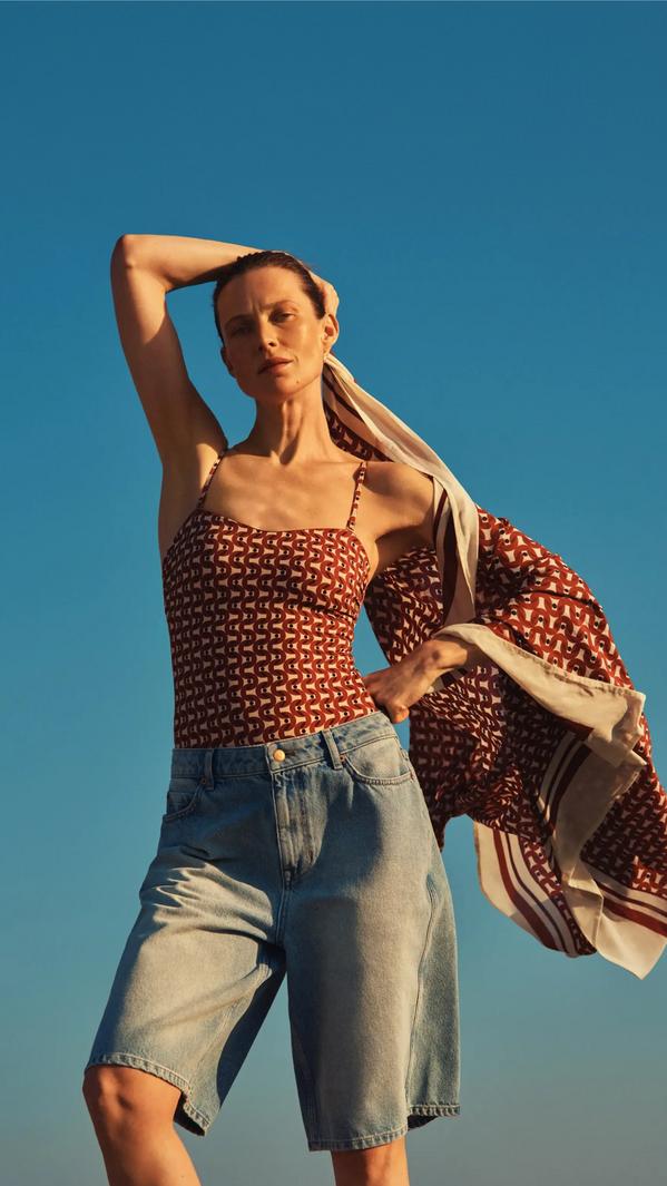 Printed Camisole and Blue Denim Culottes for Summer — Trendy Basic Outfits