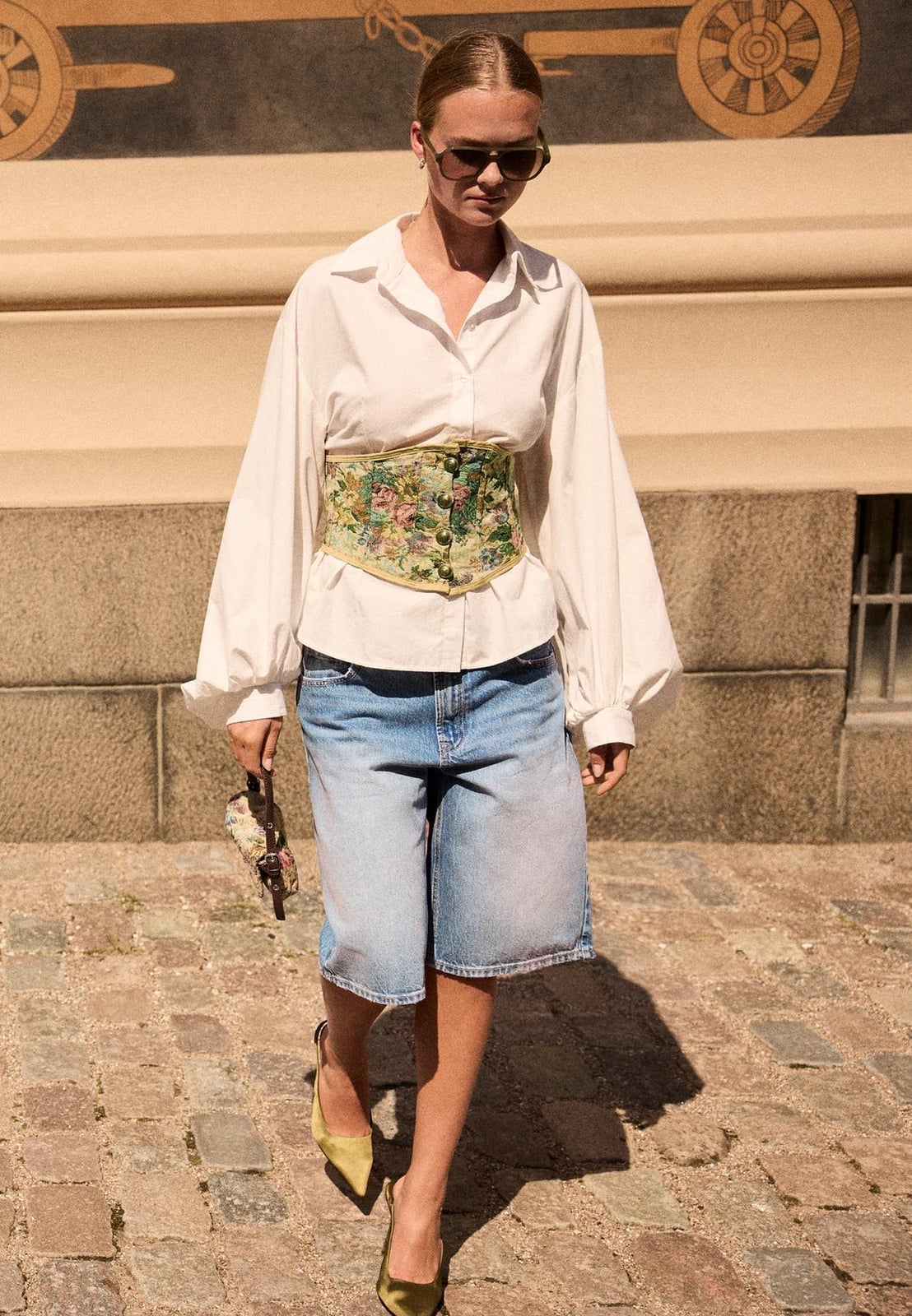 Floral Brocade Corset Belt With Shorts — Trendy Belt Outfits